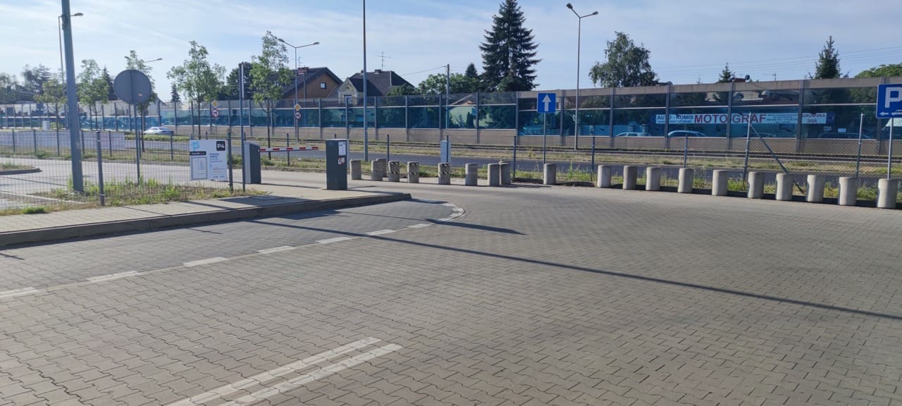 Zdjęcie Oficjalny parking P4 lotnisko Poznań Zdjęcie Oficjalny parking P4 lotnisko Poznań