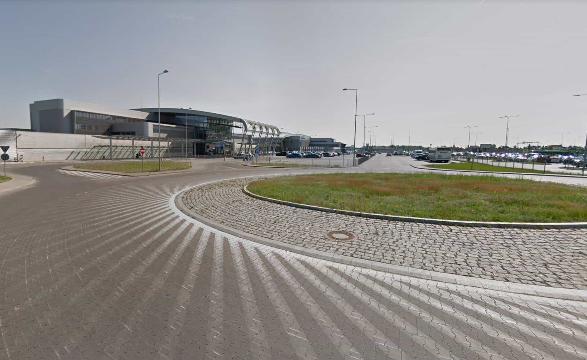 Zdjęcie Oficjalny parking P5 P6 lotnisko Poznań Zdjęcie Oficjalny parking P5 P6 lotnisko Poznań