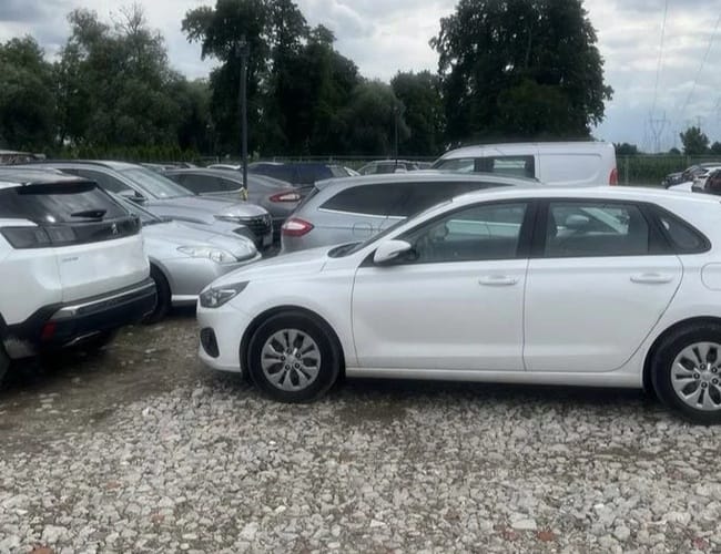 Parking Dąbrowa - lotnisko Poznań-Ławica (POZ) Parking Dąbrowa - lotnisko Poznań-Ławica (POZ) - zdjęcie 5